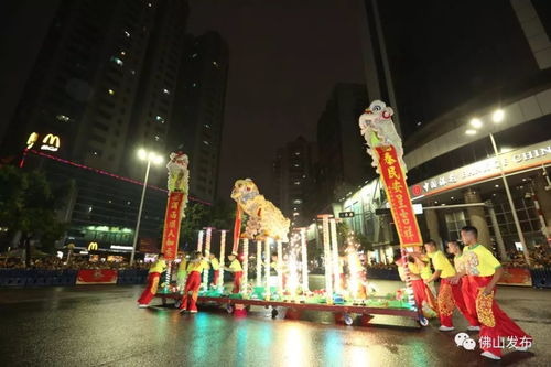 武汉烟花秀盛况空前，地铁人流涌动难行