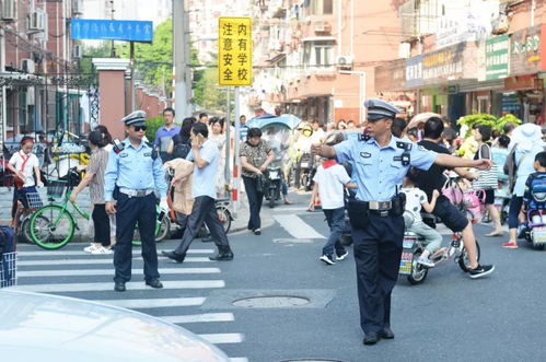 上海外滩特警小姐姐执勤，安全感拉满的时刻